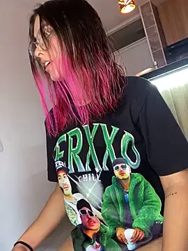 Snapshot of allison_wen chatting on March 12, 3:24 am allison wen online show from March 12, 3:24 am