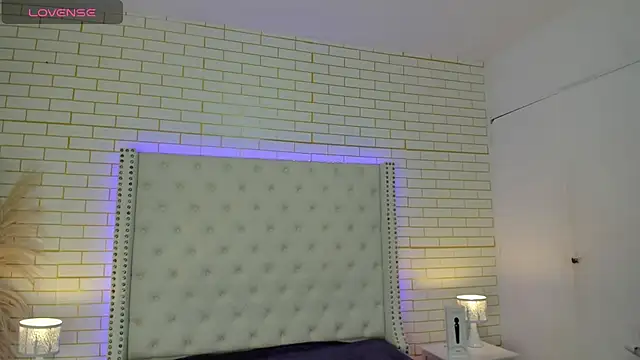 Emilly wilson  online show from January 7, 11:45 am