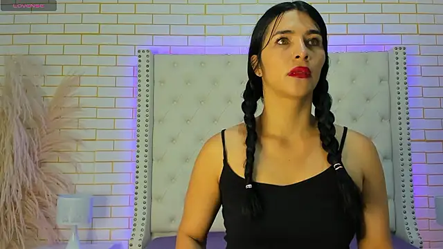 Emilly wilson  online show from January 10, 11:45 am