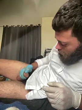 Snapshot of latexgloveloris chatting on February 23, 12:24 pm latexgloveloris online show from February 23, 12:24 pm