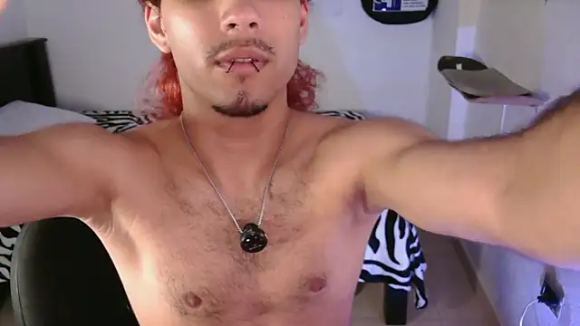 Snapshot of oezack___ chatting on October 17, 5:10 am oezack online show from October 17, 5:10 am