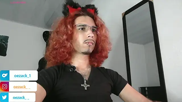 Snapshot of oezack___ chatting on October 30, 7:43 am oezack online show from October 30, 7:43 am