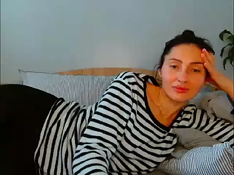 Snapshot of Irina9793 chatting on March 17, 11:02 am Irina9793 online show from March 17, 11:02 am
