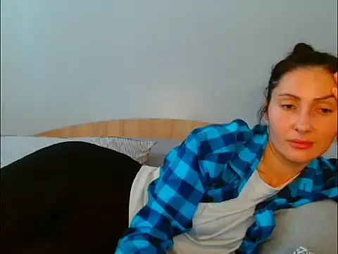 Snapshot of Irina9793 chatting on April 7, 10:15 am Irina9793 online show from April 7, 10:15 am
