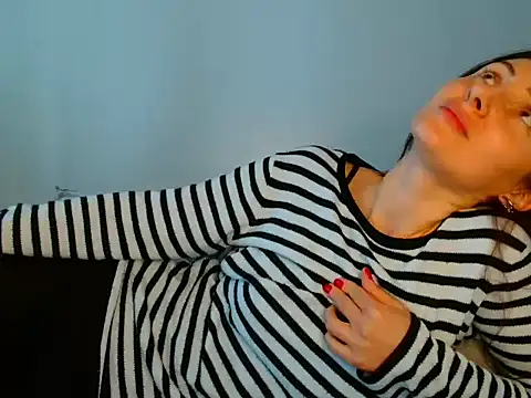 Snapshot of Irina9793 chatting on April 14, 8:53 am Irina9793 online show from April 14, 8:53 am