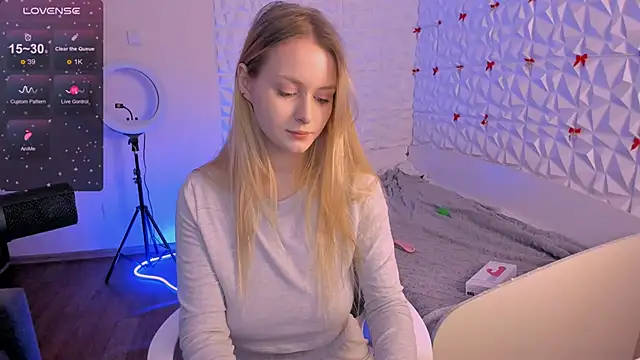 Snapshot of Beatrice_7 chatting on April 19, 12:15 pm Beatrice 7 online show from April 19, 12:15 pm
