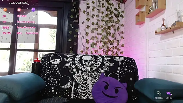 LiraSonnett online show from February 4, 9:09 pm