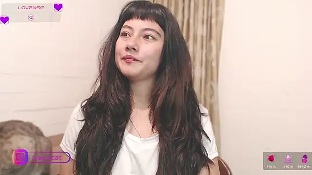 Snapshot of Laury_uri chatting on March 3, 12:17 am Laury uri online show from March 3, 12:17 am