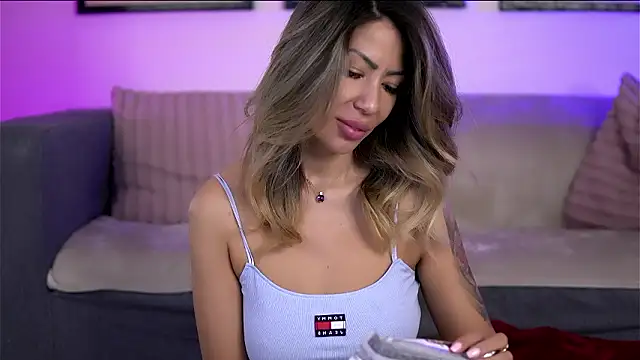 SophiaPotts online show from March 21, 8:19 am