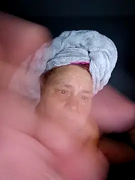 Snapshot of SpnzTnT chatting on September 16, 3:51 am SpnzTnT online show from September 16, 3:51 am