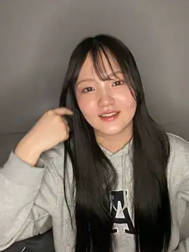 MinaKubo online show from April 6, 1:23 pm