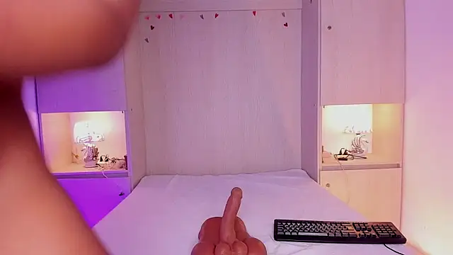 BeverlySteel online show from March 6, 8:05 pm