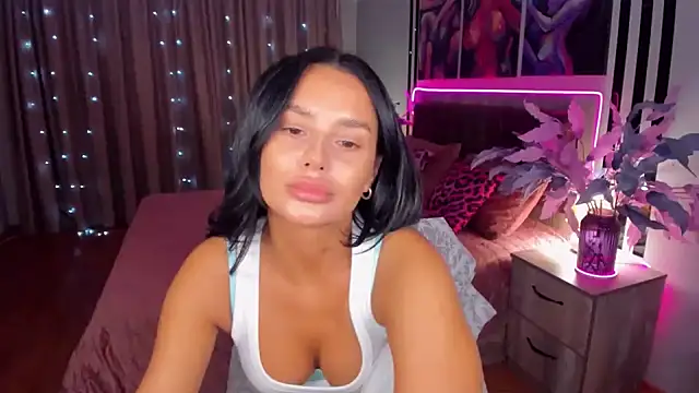 Snapshot of DanaSincere chatting on October 4, 5:49 am DanaSincere online show from October 4, 5:49 am