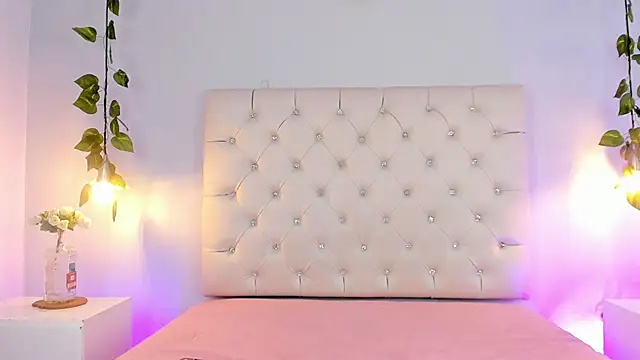 Lia Taylor1 online show from October 9, 1:25 am