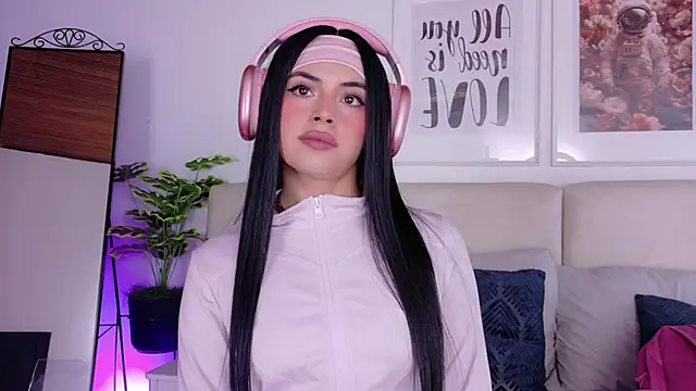 SaritaBratz online show from February 28, 9:05 pm