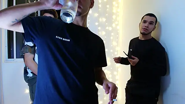 Snapshot of Miguel_bigcock chatting on January 18, 3:43 am Miguel bigcock online show from January 18, 3:43 am