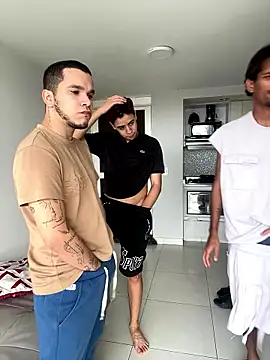 Snapshot of Miguel_bigcock chatting on January 18, 9:07 pm Miguel bigcock online show from January 18, 9:07 pm