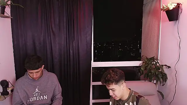 Snapshot of Miguel_bigcock chatting on February 1, 1:15 am Miguel bigcock online show from February 1, 1:15 am