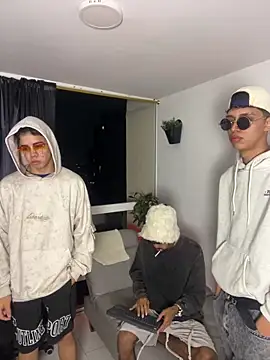 Snapshot of Miguel_bigcock chatting on February 3, 4:54 am Miguel bigcock online show from February 3, 4:54 am