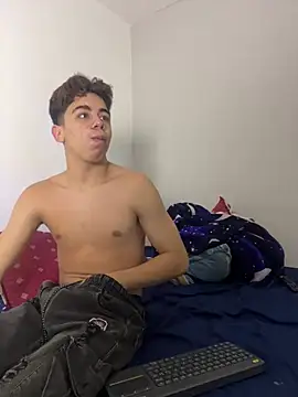 Snapshot of Miguel_bigcock chatting on February 4, 4:40 am Miguel bigcock online show from February 4, 4:40 am