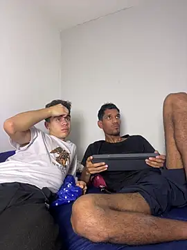 Snapshot of Miguel_bigcock chatting on February 7, 9:40 pm Miguel bigcock online show from February 7, 9:40 pm