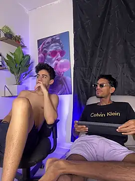 Snapshot of Miguel_bigcock chatting on February 15, 6:54 am Miguel bigcock online show from February 15, 6:54 am