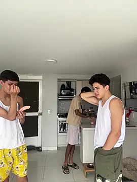 Snapshot of Miguel_bigcock chatting on February 18, 4:47 pm Miguel bigcock online show from February 18, 4:47 pm