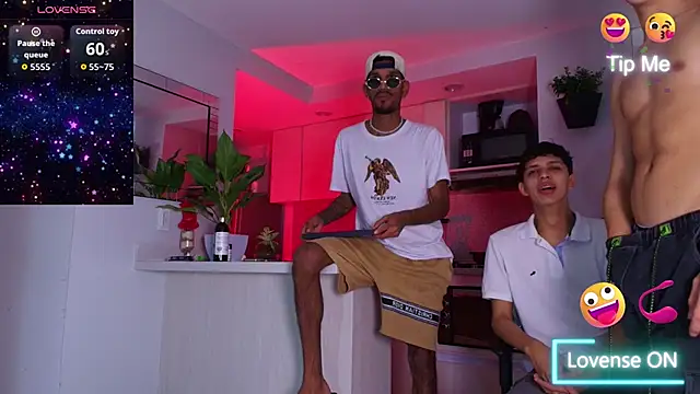 Snapshot of Miguel_bigcock chatting on February 21, 5:52 am Miguel bigcock online show from February 21, 5:52 am