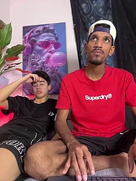 Snapshot of Miguel_bigcock chatting on February 27, 10:43 pm Miguel bigcock online show from February 27, 10:43 pm