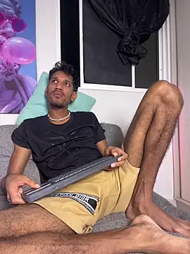 Snapshot of Miguel_bigcock chatting on March 20, 1:43 am Miguel bigcock online show from March 20, 1:43 am