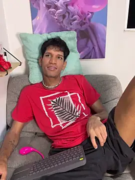 Snapshot of Miguel_bigcock chatting on April 15, 3:24 am Miguel bigcock online show from April 15, 3:24 am