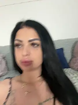 Snapshot of IrisRossie chatting on June 8, 5:41 am IrisRossie online show from June 8, 5:41 am
