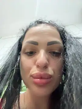 Snapshot of IrisRossie chatting on July 15, 5:45 am IrisRossie online show from July 15, 5:45 am
