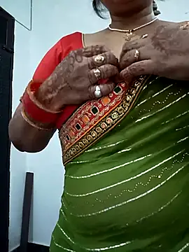 Snapshot of Neha-Bhabhi-Rasily chatting on October 13, 9:53 am Neha-Bhabhi-Rasily online show from October 13, 9:53 am