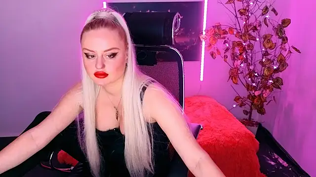 Snapshot of Miss_Alice_Silver chatting on October 26, 4:13 pm Miss Alice Silver online show from October 26, 4:13 pm