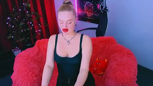 Snapshot of Miss_Alice_Silver chatting on March 10, 6:13 pm Miss Alice Silver online show from March 10, 6:13 pm