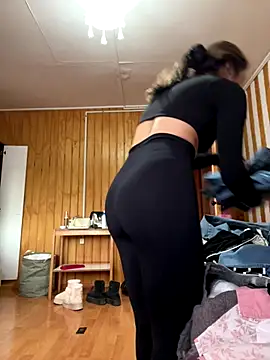 floooohv online show from October 17, 11:18 pm