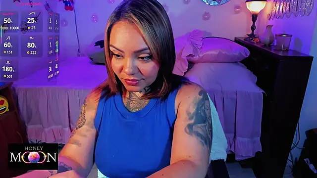 Snapshot of honey_mooon chatting on November 25, 8:53 pm honey mooon online show from November 25, 8:53 pm