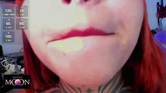 Snapshot of honey_mooon chatting on March 12, 8:26 pm honey mooon online show from March 12, 8:26 pm