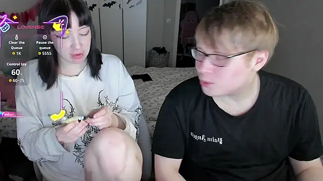 JayMollyy online show from February 10, 4:00 pm