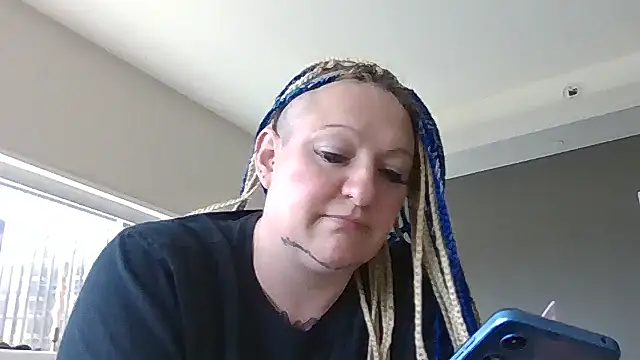 Snapshot of livieblainn chatting on March 28, 6:40 pm livieblainn online show from March 28, 6:40 pm