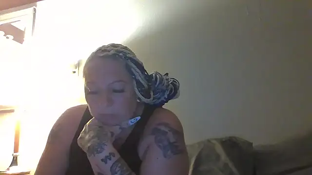 Snapshot of livieblainn chatting on July 21, 2:25 am livieblainn online show from July 21, 2:25 am