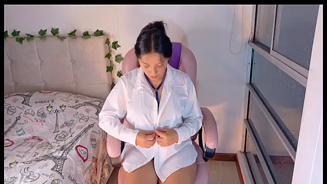 Snapshot of Be_Evil chatting on November 23, 10:31 pm Be Evil online show from November 23, 10:31 pm