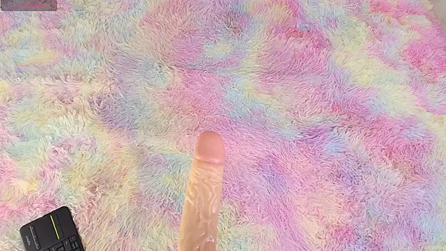 Snapshot of Vivi_luv chatting on March 8, 6:21 am Vivi luv online show from March 8, 6:21 am