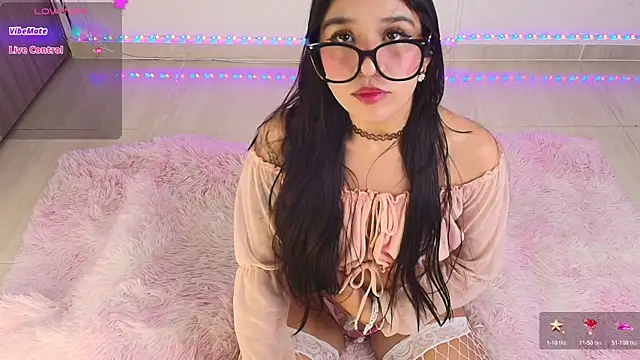 Snapshot of Vivi_luv chatting on January 11, 5:23 am Vivi luv online show from January 11, 5:23 am