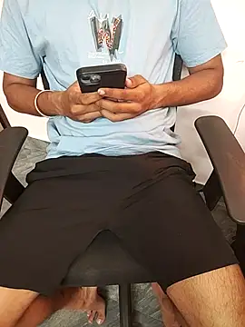 Snapshot of RightFielder chatting on July 15, 6:29 am RightFielder online show from July 15, 6:29 am