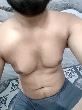 Snapshot of horniestboi chatting on November 3, 7:31 am horniestboi online show from November 3, 7:31 am