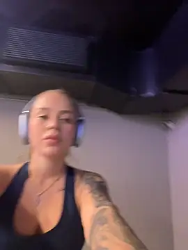 Snapshot of ValentinaMilann chatting on October 14, 5:36 pm ValentinaMilann online show from October 14, 5:36 pm