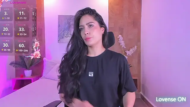 Snapshot of isabella_winkler chatting on April 22, 11:34 am isabella winkler online show from April 22, 11:34 am