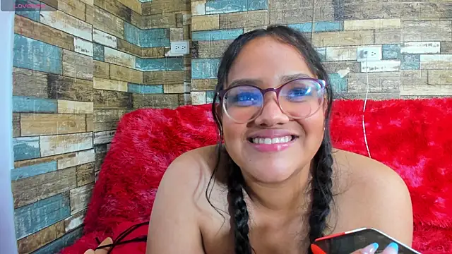 Snapshot of eimy_cute_0_0 chatting on March 19, 8:34 am eimy cute 0 0 online show from March 19, 8:34 am